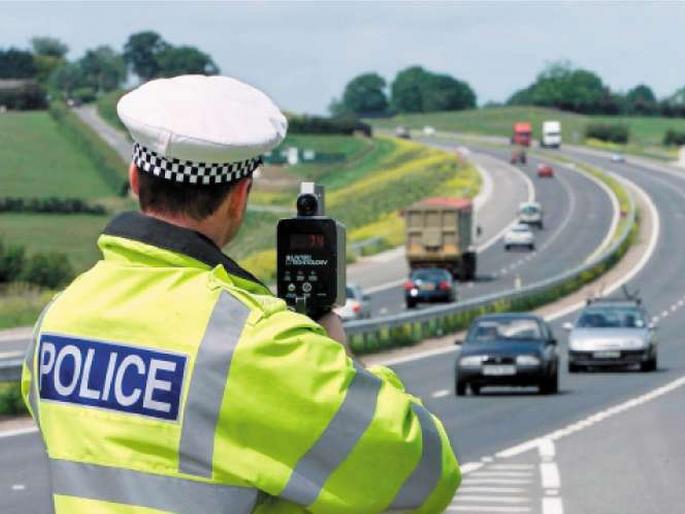 Man spends 30 thousand pounds to fight against speeding fine of 100 pound still loses | ८,८०० रुपयांच्या 'पावती'विरोधात कोर्टात गेला अन् तीन वर्षांत किती 'पावत्या' फाटल्या तुम्हीच बघा! Man spends 30 thousand pounds to fight against speeding fine of 100 pound still loses | ८,८०० रुपयांच्या 'पावती'विरोधात कोर्टात गेला अन् तीन वर्षांत किती 'पावत्या' फाटल्या तुम्हीच बघा!