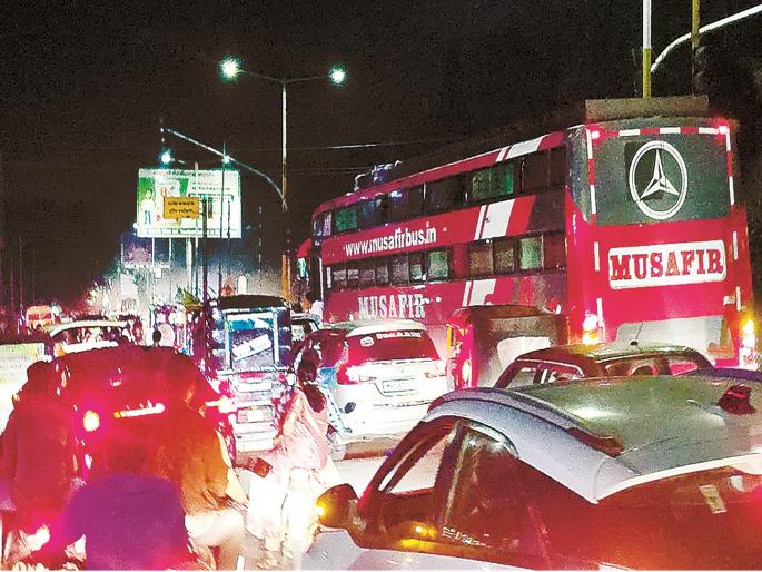 Protocol VIPs, a pain for Chhatrapati Sambhajinagarkars; Jalna Road blocked for five hours | प्रोटाेकॉल व्हीआयपींचा, मनस्ताप छत्रपती संभाजीनगरकरांना; तब्बल पाच तास जालना रोड ठप्प Protocol VIPs, a pain for Chhatrapati Sambhajinagarkars; Jalna Road blocked for five hours | प्रोटाेकॉल व्हीआयपींचा, मनस्ताप छत्रपती संभाजीनगरकरांना; तब्बल पाच तास जालना रोड ठप्प