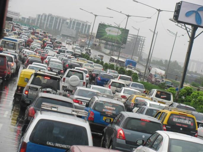 What is the impact of 5 days week on traffic? | ..तर वाहतूक कोंडी फुटेल! What is the impact of 5 days week on traffic? | ..तर वाहतूक कोंडी फुटेल!
