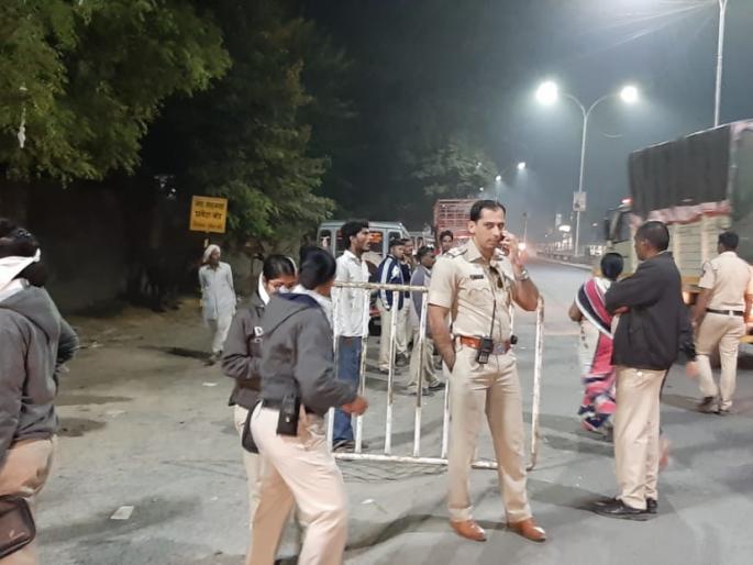 Action on 500 vehicles in Akola city; Recover one lakh rupees | अकोला शहरातील ५०० वाहनांवर कारवाई; एक लाखांचा दंड वसूल Action on 500 vehicles in Akola city; Recover one lakh rupees | अकोला शहरातील ५०० वाहनांवर कारवाई; एक लाखांचा दंड वसूल