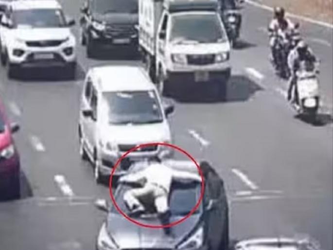 Man Takes Traffic Police For 20km Ride On His Car Bonnet, Navi Mumbai | कार चालकाने सिग्नल तोडला अन् ट्रॅफिक पोलिसाला बोनेटवरुन फरफटत नेलं, Video व्हायरल Man Takes Traffic Police For 20km Ride On His Car Bonnet, Navi Mumbai | कार चालकाने सिग्नल तोडला अन् ट्रॅफिक पोलिसाला बोनेटवरुन फरफटत नेलं, Video व्हायरल