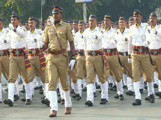 2144 more police posts for smooth traffic control in the state | राज्यात सुरळीत वाहतुकीसाठी पोलिसांची आणखी २१४४ पदे; मुंबई आयुक्तालयातर्गंत ६२० पदे 2144 more police posts for smooth traffic control in the state | राज्यात सुरळीत वाहतुकीसाठी पोलिसांची आणखी २१४४ पदे; मुंबई आयुक्तालयातर्गंत ६२० पदे
