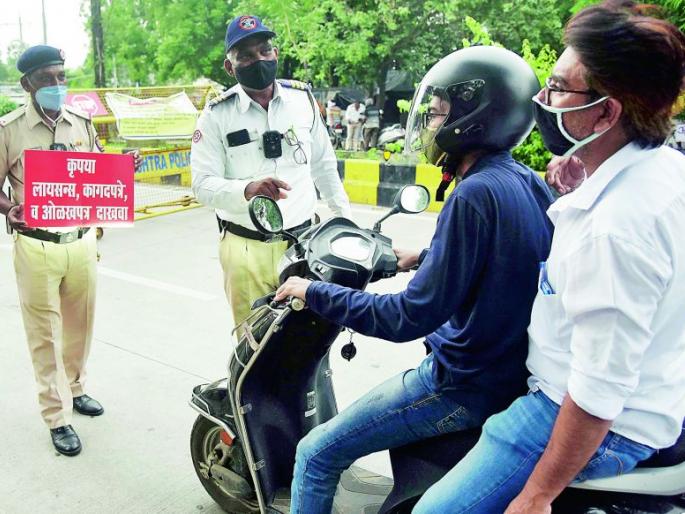 In the one and a half years of the Corona period, 11 lakh citizens broke traffic rules | कोरोनाकाळातील दीड वर्षात ११ लाख नागरिकांनी तोडले वाहतुकीचे नियम In the one and a half years of the Corona period, 11 lakh citizens broke traffic rules | कोरोनाकाळातील दीड वर्षात ११ लाख नागरिकांनी तोडले वाहतुकीचे नियम