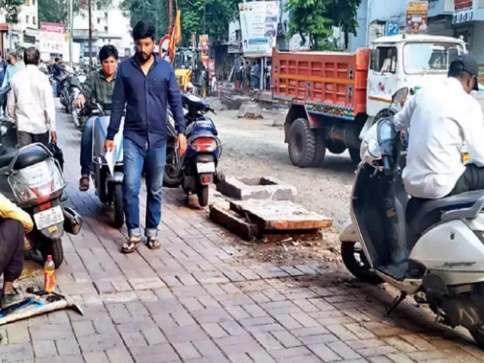 Pune remains unsafe for pedestrians, 62 pedestrians die in three months | पादचाऱ्यांसाठी पुणे असुरक्षितच, तीन महिन्यांत ६२ तर वर्षभरात अपघातात ११९ पादचाऱ्यांचा मृत्यू Pune remains unsafe for pedestrians, 62 pedestrians die in three months | पादचाऱ्यांसाठी पुणे असुरक्षितच, तीन महिन्यांत ६२ तर वर्षभरात अपघातात ११९ पादचाऱ्यांचा मृत्यू