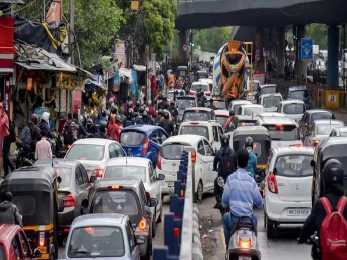 Action in wake of accidents! Confiscate the licenses of those who violate traffic rules 3 times, instructions from the Divisional Commissioner | अपघातांच्या पार्श्वभूमीवर कारवाईचा बडगा! ३ वेळा वाहतूक नियम मोडणाऱ्यांचे लायसन्स जप्त करा, विभागीय आयुक्तांच्या सूचना Action in wake of accidents! Confiscate the licenses of those who violate traffic rules 3 times, instructions from the Divisional Commissioner | अपघातांच्या पार्श्वभूमीवर कारवाईचा बडगा! ३ वेळा वाहतूक नियम मोडणाऱ्यांचे लायसन्स जप्त करा, विभागीय आयुक्तांच्या सूचना