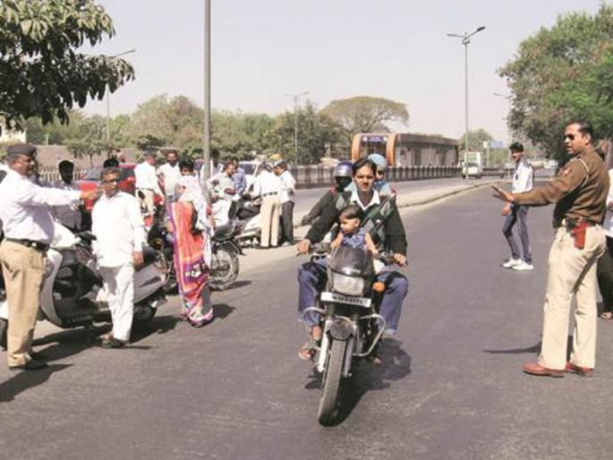 pune police collected 22 cr fine from traffic violators | बेशिस्त वाहनचालकांकडून ८ महिन्यात २२ कोटी दंड वसुल pune police collected 22 cr fine from traffic violators | बेशिस्त वाहनचालकांकडून ८ महिन्यात २२ कोटी दंड वसुल