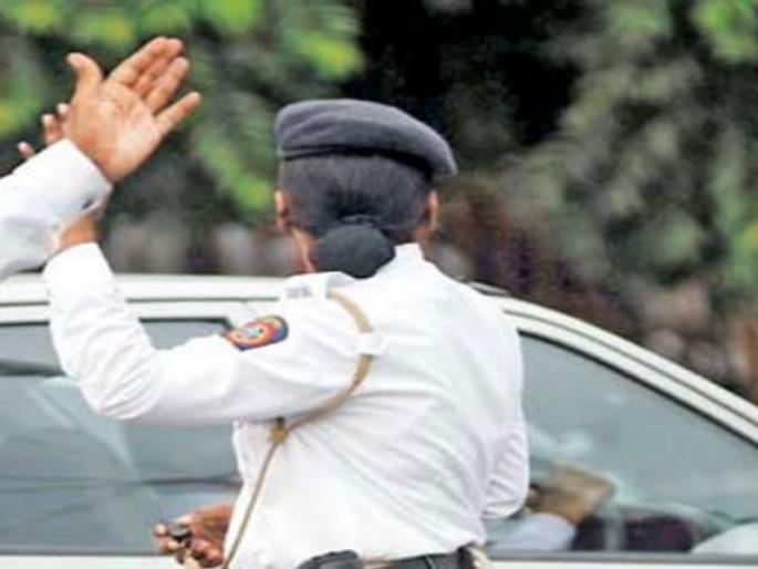 Shocking! Abusing and beating women traffic police Incident at Vishrantwadi | धक्कादायक! महिला वाहतूक पोलिसाला शिवीगाळ व मारहाण, विश्रांतवाडी येथील घटना Shocking! Abusing and beating women traffic police Incident at Vishrantwadi | धक्कादायक! महिला वाहतूक पोलिसाला शिवीगाळ व मारहाण, विश्रांतवाडी येथील घटना