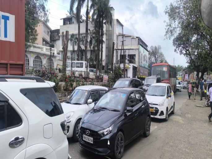 pune news tourist influx in Lonavala increased due to weekend holidays after Lakshmi Puja | लक्ष्मीपूजनानंतर विकेंडच्या सुट्ट्यांमुळे लोणावळ्यात वाढला पर्यटकांचा ओघ pune news tourist influx in Lonavala increased due to weekend holidays after Lakshmi Puja | लक्ष्मीपूजनानंतर विकेंडच्या सुट्ट्यांमुळे लोणावळ्यात वाढला पर्यटकांचा ओघ