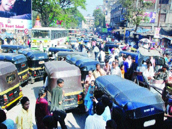  Vasai-Virarkar's examination by growing up and looking at traffic constables | वाढता उकाडा अन् वाहतूककोंडीच्या जाचाने वसई-विरारकरांची परीक्षा