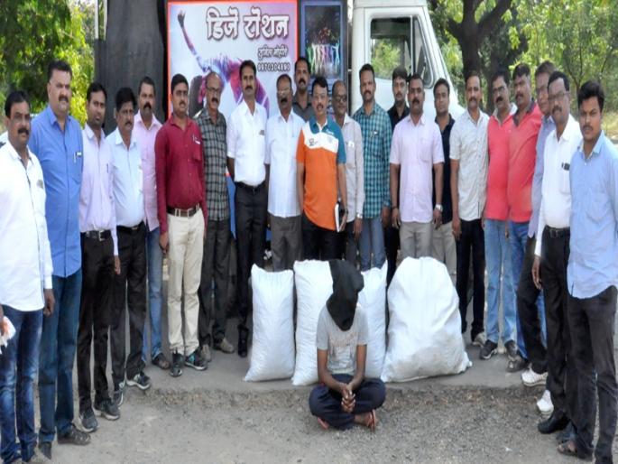 Trafficking Ganja from Andhra Pradesh to pay off debt | कर्ज फेडण्यासाठी आंध्रप्रदेशातून गांजाची तस्करी Trafficking Ganja from Andhra Pradesh to pay off debt | कर्ज फेडण्यासाठी आंध्रप्रदेशातून गांजाची तस्करी