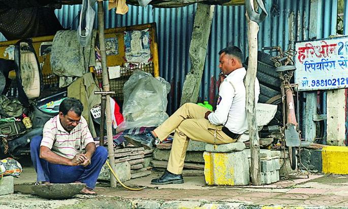 Traffic controlling in Nagpur city is 'Ram Bharoos' | नागपूर शहरातील वाहतूक व्यवस्था ‘रामभरोसे’  Traffic controlling in Nagpur city is 'Ram Bharoos' | नागपूर शहरातील वाहतूक व्यवस्था ‘रामभरोसे’
