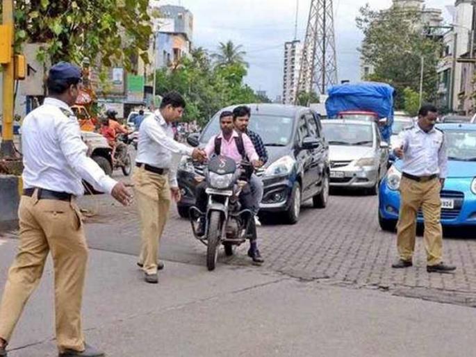 The rules of the road are broken in a quarter of a day, the picture in Kolhapur | दिवसाला सव्वातीनशेवर मोडतात वाहतुकीचा नियम, कोल्हापुरातील चित्र The rules of the road are broken in a quarter of a day, the picture in Kolhapur | दिवसाला सव्वातीनशेवर मोडतात वाहतुकीचा नियम, कोल्हापुरातील चित्र