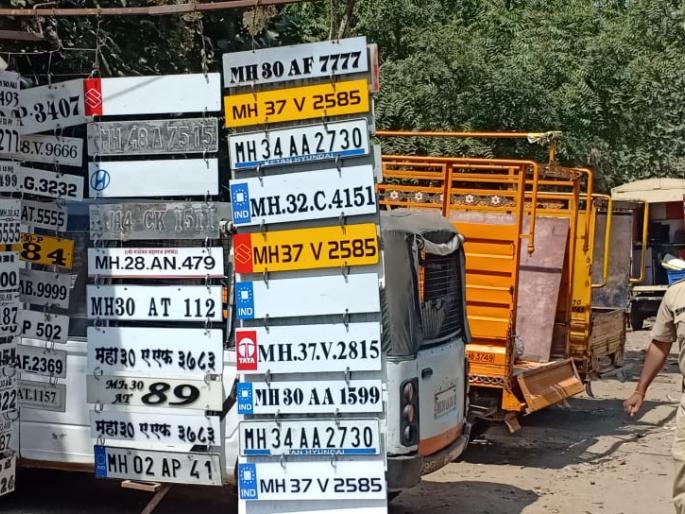 Big action on passenger vehicles with encroachers | अतिक्रमकांसह प्रवासी वाहनांवर मोठी कारवाई Big action on passenger vehicles with encroachers | अतिक्रमकांसह प्रवासी वाहनांवर मोठी कारवाई