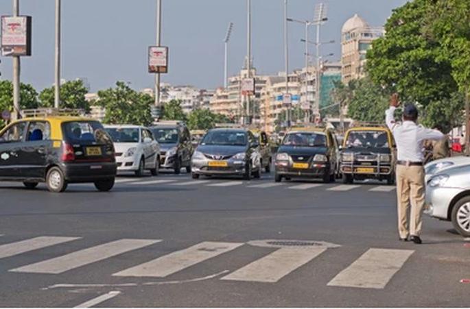 Awesome... follow the traffic rules and get 'rewards' | भन्नाटच... वाहतुकीचे नियम पाळा अन् ‘रिवॉर्डस्’ मिळवा