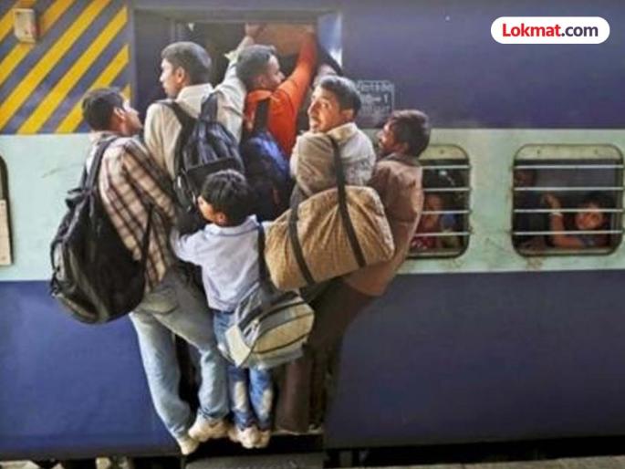 Action taken against 105 people who travel by standing at the door of the train.. | रेल्वेत दरवाजात उभे राहून प्रवास करणाऱ्यांना दणका..! १०५ जणांवर कारवाई Action taken against 105 people who travel by standing at the door of the train.. | रेल्वेत दरवाजात उभे राहून प्रवास करणाऱ्यांना दणका..! १०५ जणांवर कारवाई