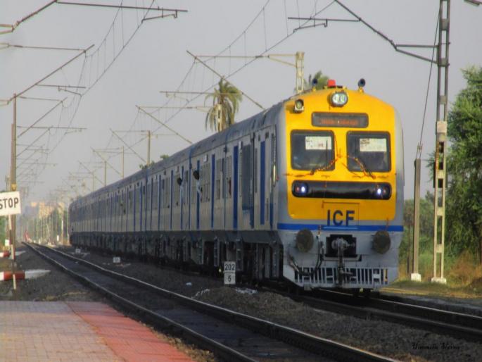 pune nerws Man arrested for terrorising Daund-Pune running train | डब्यातील प्रवाशांना मारण्याची धमकी; दौंड - पुणे धावत्या रेल्वेत दहशत करणाऱ्याला अटक pune nerws Man arrested for terrorising Daund-Pune running train | डब्यातील प्रवाशांना मारण्याची धमकी; दौंड - पुणे धावत्या रेल्वेत दहशत करणाऱ्याला अटक