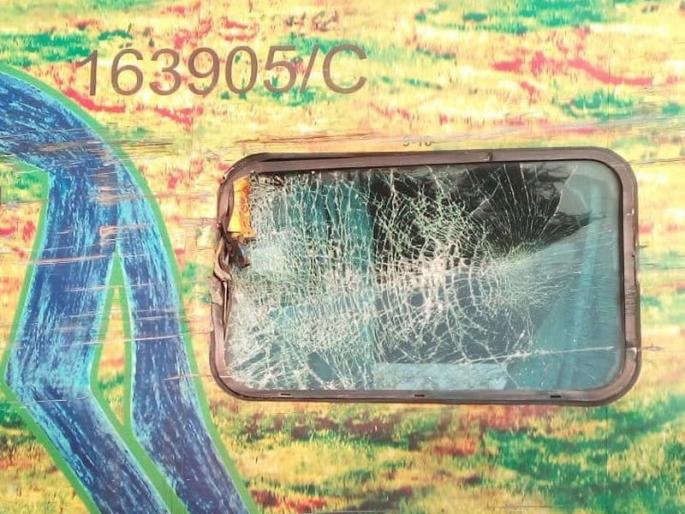 Truck hits Delhi bound Rajdhani Express in madhya pradesh two coaches derail | ट्रकची राजधानी एक्स्प्रेसला धडक; दोन डबे रुळावरुन घसरले Truck hits Delhi bound Rajdhani Express in madhya pradesh two coaches derail | ट्रकची राजधानी एक्स्प्रेसला धडक; दोन डबे रुळावरुन घसरले