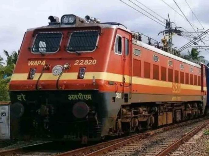 Stone pelted on Mahabodhi Express in Prayagraj, many passengers injured | प्रयागराजमध्ये महाबोधी एक्सप्रेसवर दगडफेक, अनेक प्रवासी जखमी Stone pelted on Mahabodhi Express in Prayagraj, many passengers injured | प्रयागराजमध्ये महाबोधी एक्सप्रेसवर दगडफेक, अनेक प्रवासी जखमी