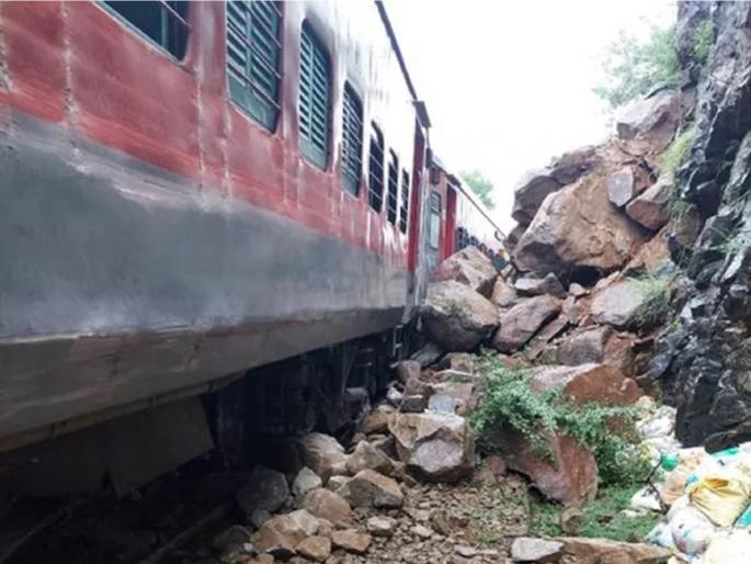 howrah amaravati express derailed between dudhsagar and caranzol in goa no casualty | गोव्यात मोठा अपघात टळला! अमरावती एक्सप्रेस ट्रेन रूळावरून घसरली, सर्व प्रवासी सुरक्षित howrah amaravati express derailed between dudhsagar and caranzol in goa no casualty | गोव्यात मोठा अपघात टळला! अमरावती एक्सप्रेस ट्रेन रूळावरून घसरली, सर्व प्रवासी सुरक्षित