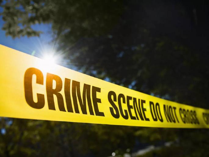 A Mumbai policeman on duty fell from the local due to the crowd and died | ड्युटीवर जाणाऱ्या मुंबई पोलीसाचा गर्दीमुळे लोकलमधून पडून मृत्यू A Mumbai policeman on duty fell from the local due to the crowd and died | ड्युटीवर जाणाऱ्या मुंबई पोलीसाचा गर्दीमुळे लोकलमधून पडून मृत्यू