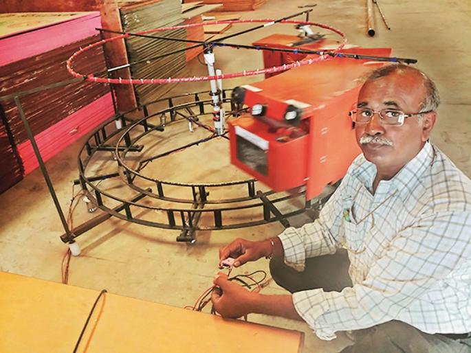 The wheels of the train were rotated and the lights were lighted; Pollution-Free electricity Generation thorough railway Claim from Aurangabad Engineer's | रेल्वेची चाके फिरली अन् दिवे प्रकाशले; औरंगाबादेतील अभियंत्याचा रेल्वेतून प्रदूषणमुक्त वीजनिर्मिती दावा The wheels of the train were rotated and the lights were lighted; Pollution-Free electricity Generation thorough railway Claim from Aurangabad Engineer's | रेल्वेची चाके फिरली अन् दिवे प्रकाशले; औरंगाबादेतील अभियंत्याचा रेल्वेतून प्रदूषणमुक्त वीजनिर्मिती दावा