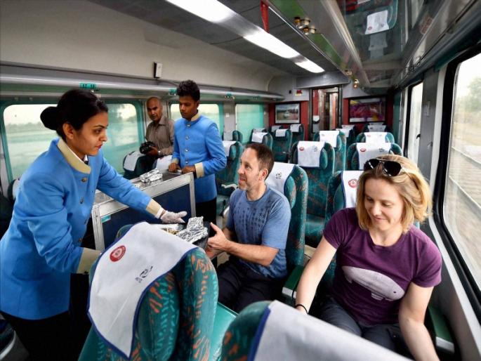  Hello, you are welcome ... I am a railway host ...! | नमस्ते, आपका स्वागत है...मै हूँ रेल हॉस्टेस...!