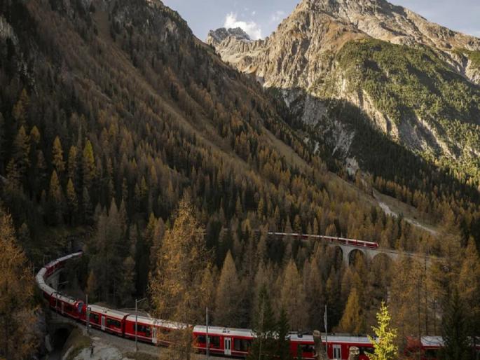 Switzerland Runs The Longest Train In The World | जगातील सर्वात लांब पॅसेंजर ट्रेन पाहून तुम्हाला वाटेल आश्चर्य! जाणून घ्या, खासियत... Switzerland Runs The Longest Train In The World | जगातील सर्वात लांब पॅसेंजर ट्रेन पाहून तुम्हाला वाटेल आश्चर्य! जाणून घ्या, खासियत...