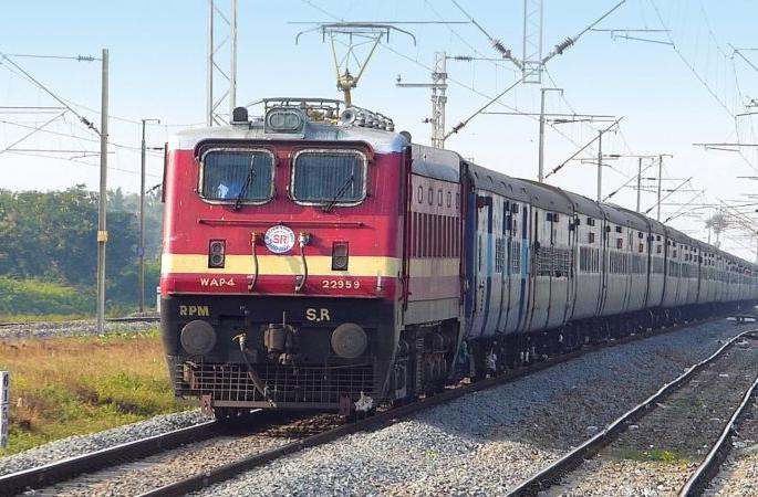 There will be eight train stops at Nagpur railway station | नागपूर रेल्वे स्थानकावर राहणार आठ रेल्वेचा थांबा