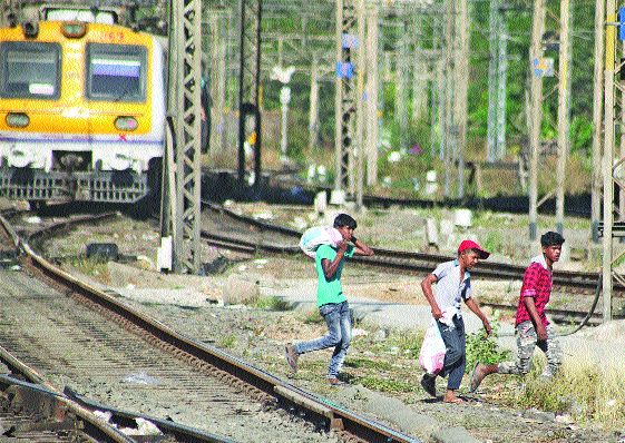 transfer of railway stations question remains | रेल्वे स्थानकांच्या हस्तांतराचा प्रश्न!