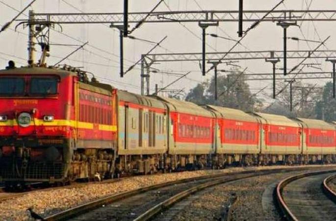 18 trains canceled due to lack of response from passengers | प्रवाशांचा प्रतिसाद नसल्याने १८ रेल्वेगाड्या रद्द 18 trains canceled due to lack of response from passengers | प्रवाशांचा प्रतिसाद नसल्याने १८ रेल्वेगाड्या रद्द