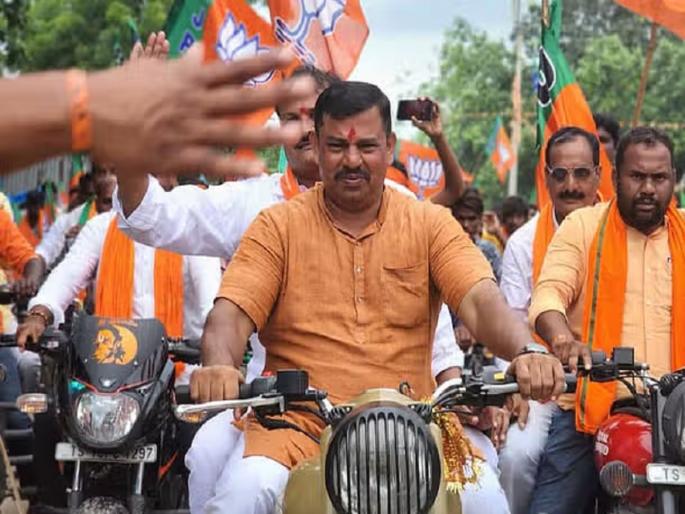 MLA Raja Singh: 'Listen to our words, use bulletproof vehicle', police request BJP MLA | 'आमचे म्हणने ऐका, बुलेटप्रूफ गाडीचा वापर करा', पोलिसांचे भाजप आमदाराला आवाहन... MLA Raja Singh: 'Listen to our words, use bulletproof vehicle', police request BJP MLA | 'आमचे म्हणने ऐका, बुलेटप्रूफ गाडीचा वापर करा', पोलिसांचे भाजप आमदाराला आवाहन...