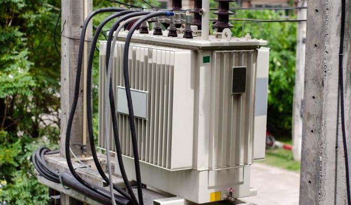 Out of 1900 only 50 transfarmer's works in the barrejes area! | बॅरेजेस् परिसरात १९०० पैकी केवळ ५० विद्युत रोहित्रांची कामे पूर्ण !