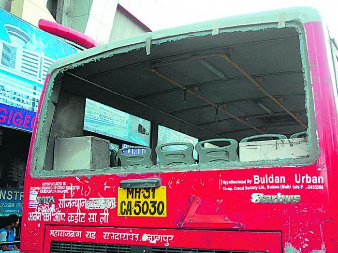 35 buses in Nagpur city are not running on roads | नागपूर शहरातील ३५ बसेस रस्त्यांवर धावण्यालायक नाही 35 buses in Nagpur city are not running on roads | नागपूर शहरातील ३५ बसेस रस्त्यांवर धावण्यालायक नाही
