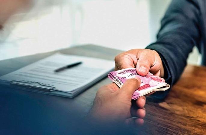 Mouth tied by the ACB of the headmaster, senior clerk | मुख्याध्यापक, वरिष्ठ लिपिकाच्या एसीबीने बांधल्या मुसक्या Mouth tied by the ACB of the headmaster, senior clerk | मुख्याध्यापक, वरिष्ठ लिपिकाच्या एसीबीने बांधल्या मुसक्या