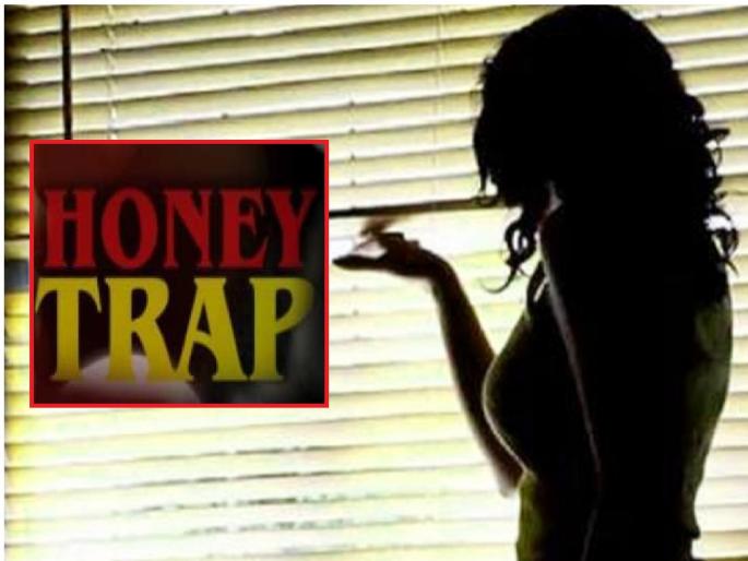 Honey trap in Ichalkaranji, robbed trader of Rs 2 lakh; Five people, including two women were arrested | इचलकरंजीत हनी ट्रॅप, व्यापाऱ्याला दोन लाखाला लुटले; दोन महिलांसह पाच जणांना अटक Honey trap in Ichalkaranji, robbed trader of Rs 2 lakh; Five people, including two women were arrested | इचलकरंजीत हनी ट्रॅप, व्यापाऱ्याला दोन लाखाला लुटले; दोन महिलांसह पाच जणांना अटक