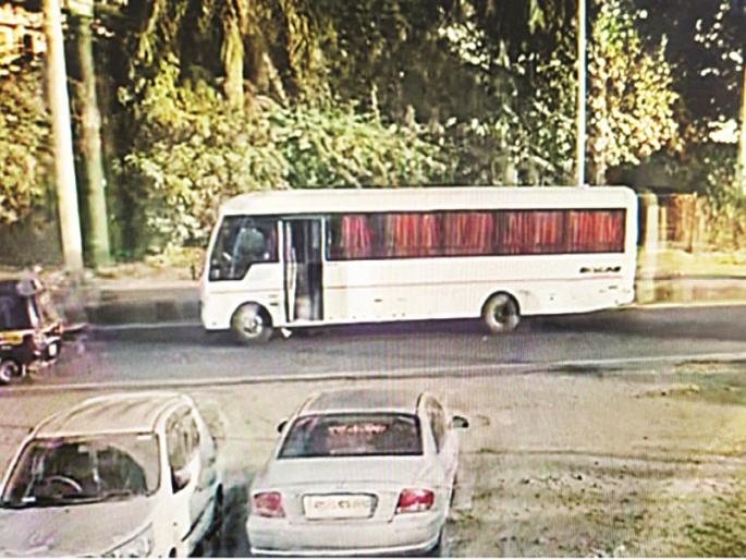 bus driver arrested who crushed women on Jalana road | केबलमध्ये अडकून खाली पडलेल्या महिलेला चिरडणारा बसचालक अटकेत bus driver arrested who crushed women on Jalana road | केबलमध्ये अडकून खाली पडलेल्या महिलेला चिरडणारा बसचालक अटकेत