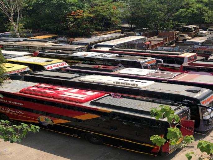 32 buses seized from RTO | आरटीओकडून ३२ बस जप्त 32 buses seized from RTO | आरटीओकडून ३२ बस जप्त