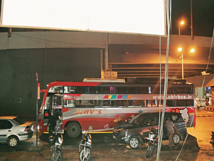 Private bus speed reduction even after the ban in Aurangabad | प्रतिबंधानंतरही खाजगी बसचा वेग कमी होईना Private bus speed reduction even after the ban in Aurangabad | प्रतिबंधानंतरही खाजगी बसचा वेग कमी होईना