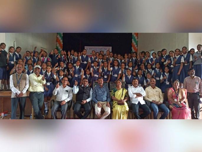 team of 383 teachers in Maharashtra will give support handling pressure of exams through counselling for 10th-12th students | टेन्शन आलेय? एक फोन करा, रिलॅक्स व्हा; महाराष्ट्रात ३८३ शिक्षकांची चमू देणार धीर team of 383 teachers in Maharashtra will give support handling pressure of exams through counselling for 10th-12th students | टेन्शन आलेय? एक फोन करा, रिलॅक्स व्हा; महाराष्ट्रात ३८३ शिक्षकांची चमू देणार धीर