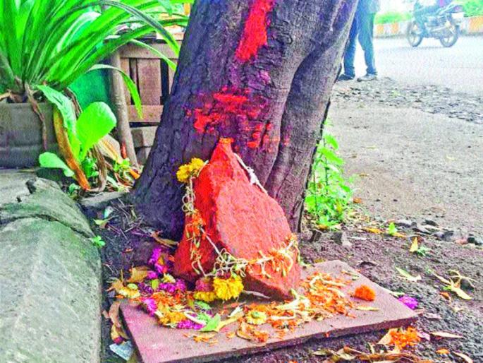 ... and the garbage disappears, disappear in a night | ...अन् कचरा झाला गायब, दुर्गंधीला एका रात्रीत आळा ... and the garbage disappears, disappear in a night | ...अन् कचरा झाला गायब, दुर्गंधीला एका रात्रीत आळा