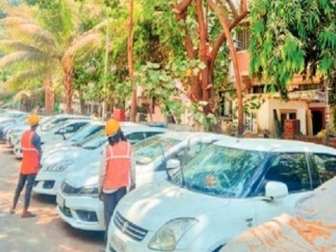 lines of illegal cars cut down by trees complaints of contractors to the municipality in mumbai | झाडांच्या कापाकापीत अवैध गाड्यांच्या रांगा; कंत्राटदारांच्या पालिकेकडे तक्रारी  lines of illegal cars cut down by trees complaints of contractors to the municipality in mumbai | झाडांच्या कापाकापीत अवैध गाड्यांच्या रांगा; कंत्राटदारांच्या पालिकेकडे तक्रारी