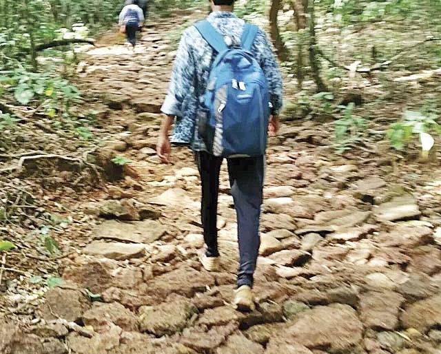 Who are you, the trekker or traveler? | तुम्ही कोण आहात,डोंगरपर्यटक की ट्रेकर? Who are you, the trekker or traveler? | तुम्ही कोण आहात,डोंगरपर्यटक की ट्रेकर?