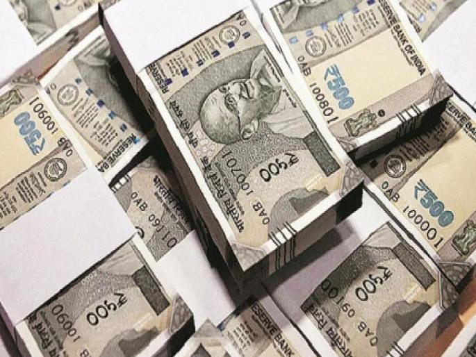A businessman in Kolhapur was robbed of one crore rupees by a CID constable along with a car driver | Kolhapur: सीआयडी हवालदाराने १ कोटी लांबविले, कारचालकासह लुटीचा बनाव केला A businessman in Kolhapur was robbed of one crore rupees by a CID constable along with a car driver | Kolhapur: सीआयडी हवालदाराने १ कोटी लांबविले, कारचालकासह लुटीचा बनाव केला
