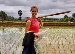 When a young Spanish woman lives in Karnataka during the lockdown | स्पेनची तरुणी कर्नाटकात लॉकडाऊन काळात राहते तेव्हा ..