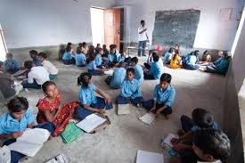 couple teaching tribal students in bhiwandi | आदिवासी पाड्यांवर जाऊन विद्यार्थ्यांना शिक्षण; भिवंडीच्या दाम्पत्याचा पुढाकार couple teaching tribal students in bhiwandi | आदिवासी पाड्यांवर जाऊन विद्यार्थ्यांना शिक्षण; भिवंडीच्या दाम्पत्याचा पुढाकार