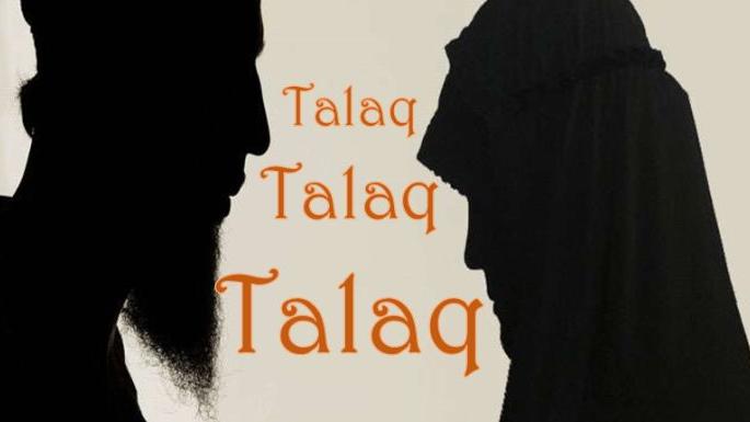 Triple talaq : Fir against a man in balapur | तीन तलाक देणाऱ्या पतीविरुद्ध गुन्हा दाखल Triple talaq : Fir against a man in balapur | तीन तलाक देणाऱ्या पतीविरुद्ध गुन्हा दाखल