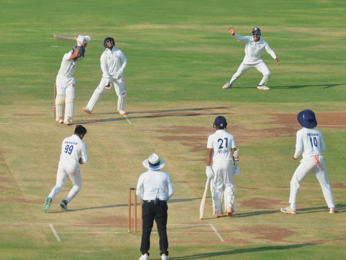 ranji trophy match tripura all out 270 maharashtra 235 for 3 at the end of the second day | त्रिपुरा सर्वबाद 270 तर दुसऱ्या दिवस अखेर महाराष्ट्र 235/3