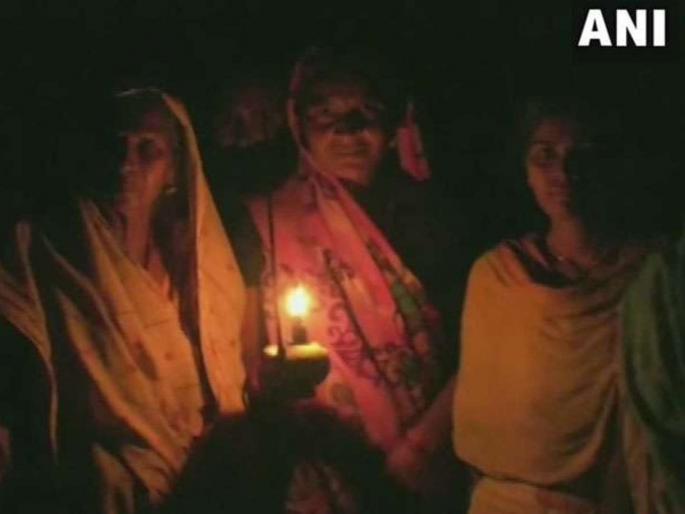 national after 72 years of independence electricity has not reached chhattisgarhs trishuli village electricity | स्वातंत्र्याच्या 72 वर्षांनंतरही 'या' गावात पोहोचली नाही वीज, जाणून घ्या पूर्ण कहाणी national after 72 years of independence electricity has not reached chhattisgarhs trishuli village electricity | स्वातंत्र्याच्या 72 वर्षांनंतरही 'या' गावात पोहोचली नाही वीज, जाणून घ्या पूर्ण कहाणी
