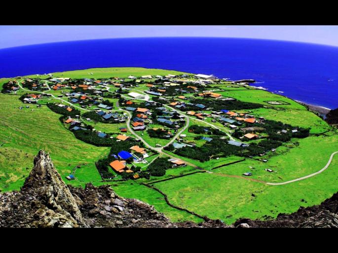 This village isolated from the world takes a trip to heaven only 250 people live in it | जगापासून वेगळं गाव ज्याला म्हणू शकता स्वर्ग, राहतात केवळ 250 लोक... This village isolated from the world takes a trip to heaven only 250 people live in it | जगापासून वेगळं गाव ज्याला म्हणू शकता स्वर्ग, राहतात केवळ 250 लोक...