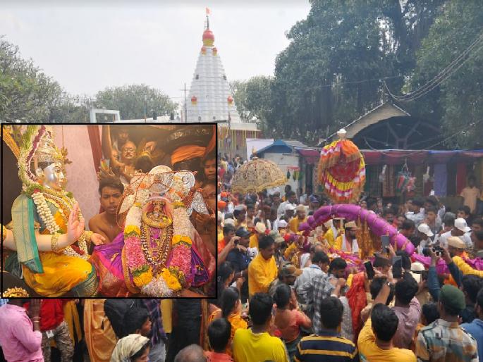 Shri Ambabai visited Trimboli Devi On Lalita Panchami | Kolhapur: ललिता पंचमीला करवीर निवासिनी श्री अंबाबाईने घेतली त्र्यंबोली देवीची भेट, कोहळ्यासाठी नागरिकांची झटापट Shri Ambabai visited Trimboli Devi On Lalita Panchami | Kolhapur: ललिता पंचमीला करवीर निवासिनी श्री अंबाबाईने घेतली त्र्यंबोली देवीची भेट, कोहळ्यासाठी नागरिकांची झटापट
